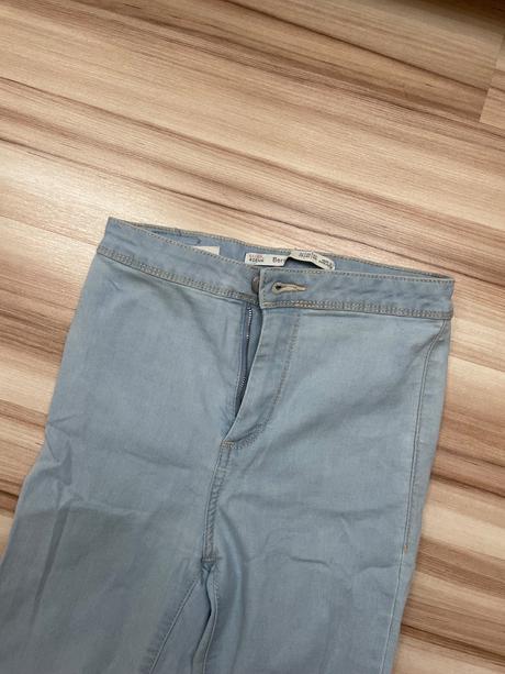 Bledomodré rifle, bershka,32