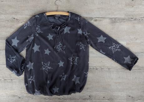 Sivá blúzka s hviezdičkami, 40
