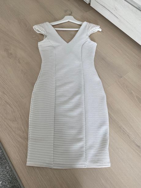 Damske kokteilove šaty, 36