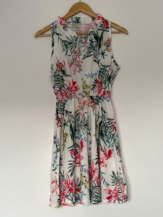 Letné šaty s kvetinovou potlačou, s