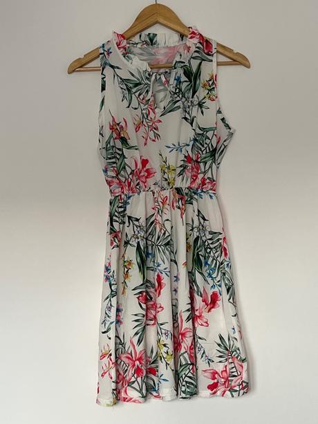 Letné šaty s kvetinovou potlačou, s