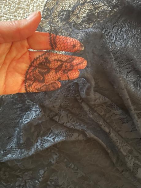 Krajkova krasna sukna, s