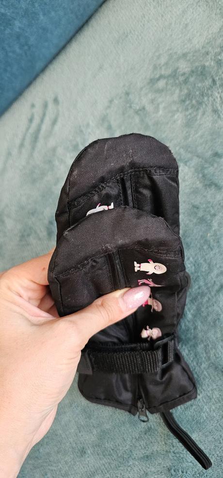 Rukavičky so zapínanim, 98