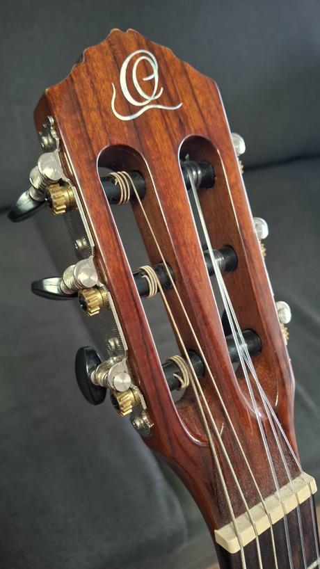3/4 gitara, guitalele admira,