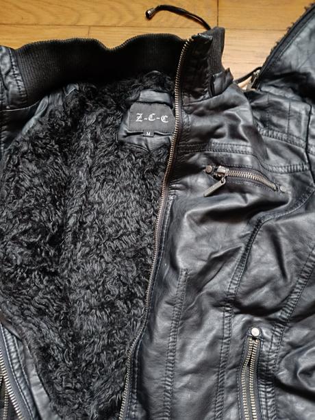 Zateplená koženka s kapucňou, s