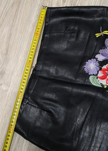 Koženková sukňa s výšivkou h&m 40/42, h&m,l