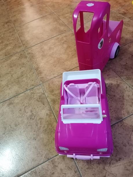 Barbie auto s prívesom, barbinou a koníkom,