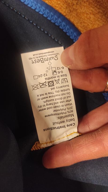 Plavky a koleso na plávanie, 74