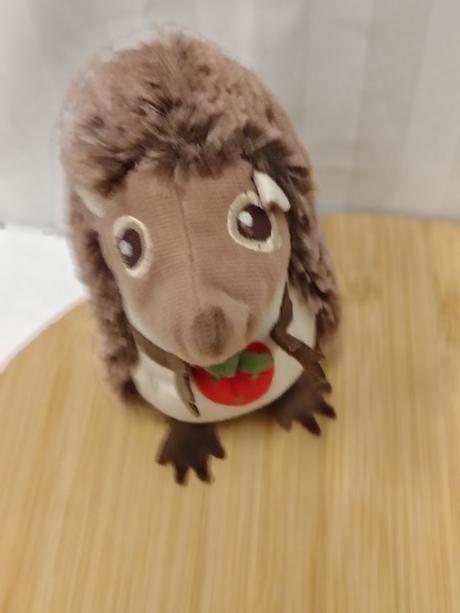 Plyšový pískajúci ježko s jahôdkou, 14 cm, 