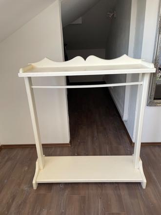 Stojan na oblecenie do detskej izby, 