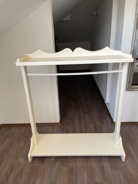 Stojan na oblecenie do detskej izby, 