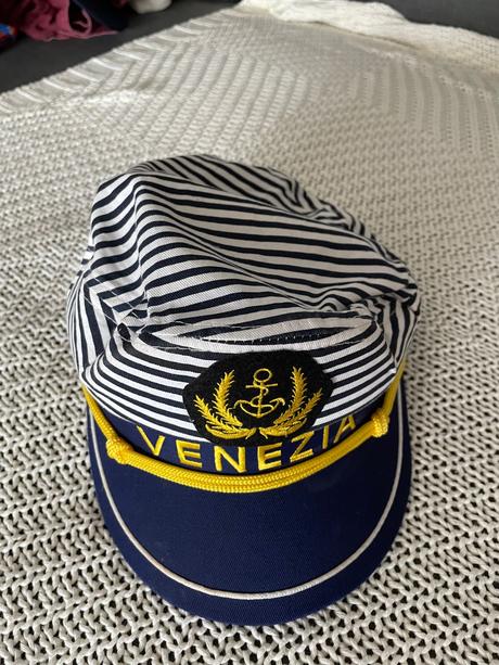 Krásna šiltovka venezia, 54