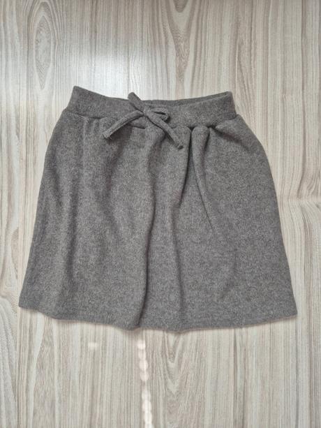 Sivá sukňa, reserved,146