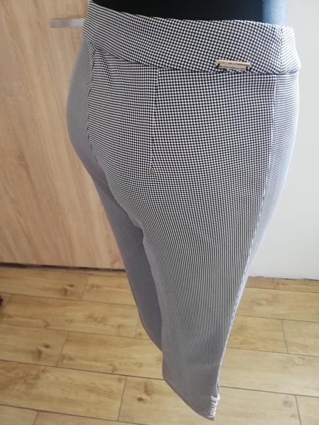 Elegantne tristvrtaky, m