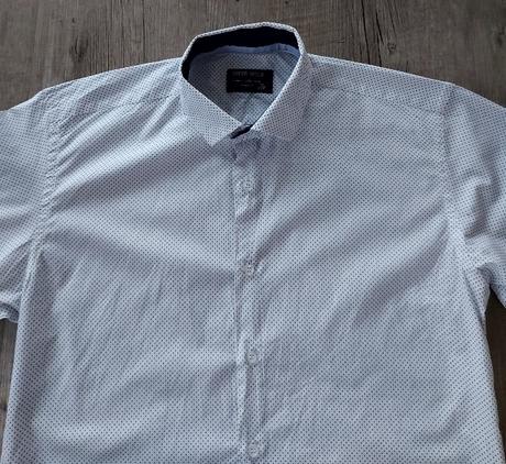 Elegantná bodkovaná slim fit košeľa, 40