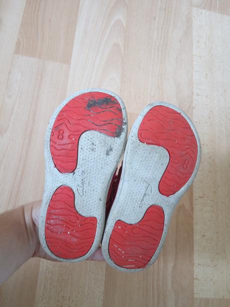 Sandalky cervene, clarks,25