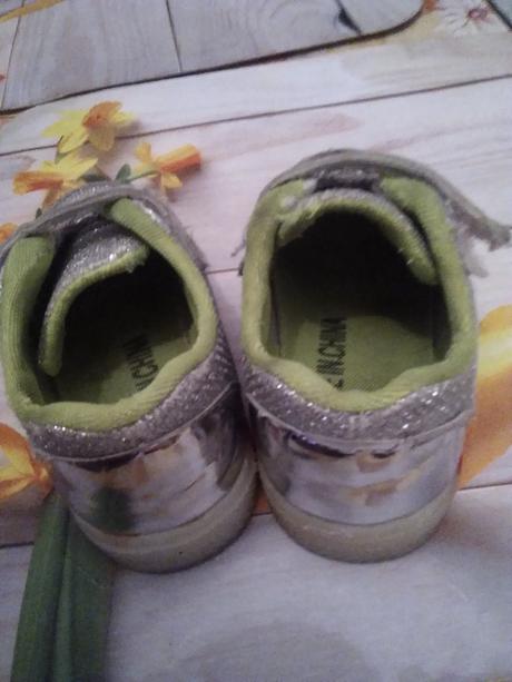 Svietiace topánky, 21