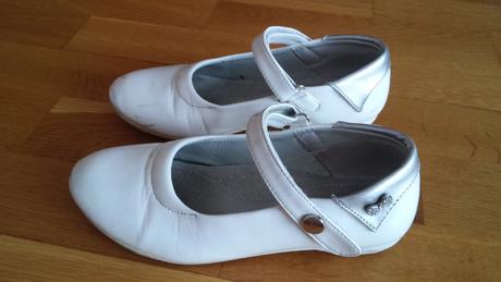 Biele poltopánky, 34