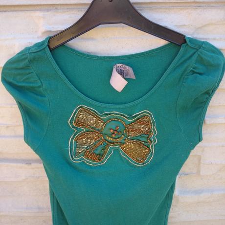 Zelené tričko s ozdobou, s