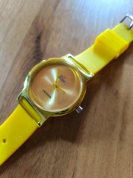 Žlté hodinky lacoste, lacoste