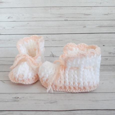 Rôze farby háčkované kojenecké papučky/capačky, 