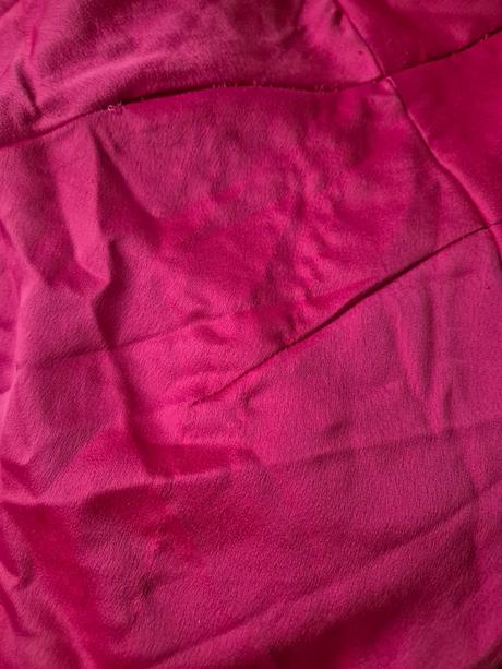 Elegantné lesklé šaty, m