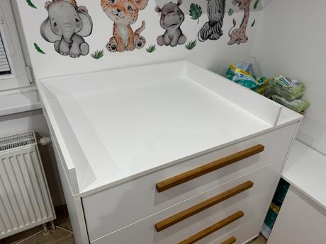 Komoda s prebaľovacím pultom, 