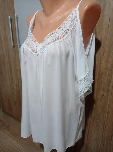 Krásna tunika s odhalenými ramenami, 40