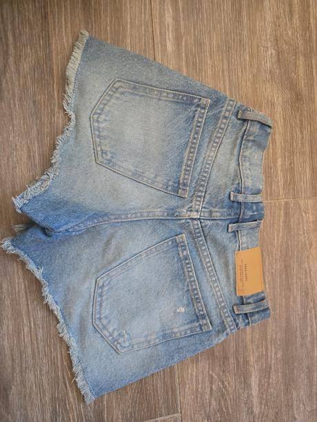 Šortky č.152, zara,152