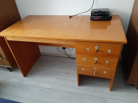 Nastavitelny kresliaci stol, 