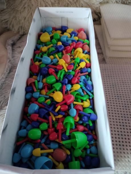 Peg art farebná mozaika s hríbikmi, 