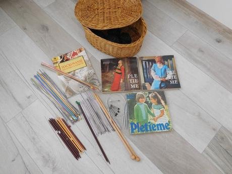 Retro potreby na štrikovanie, 