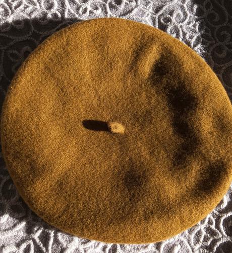 Vlnená baretka, evita