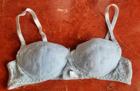 Prvá podprsenka, xs