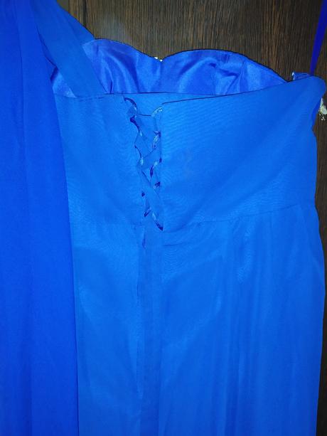 Dlhé spoločenské šaty, 46