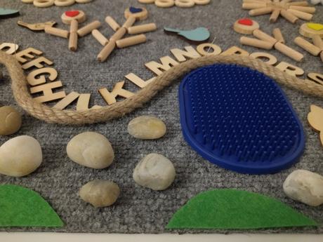 Senzomotoricky koberček abeceda chlapček, 