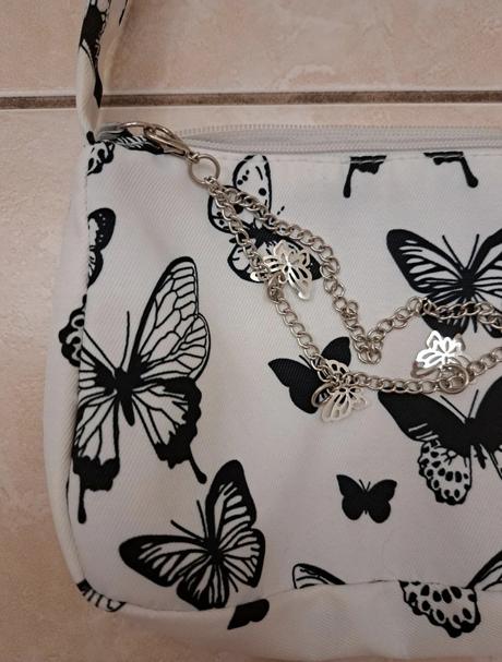 Kabelka s motýlmi, 