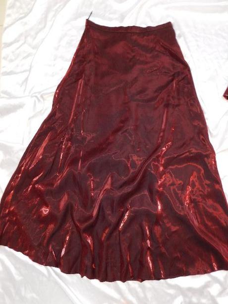 Velmi pekny spolocensky kostym, 36