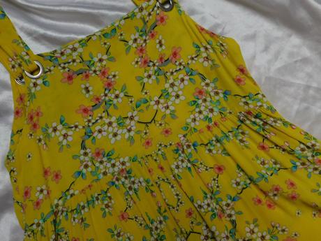 Kvalitne velmi pekne letne šaty, zara,140