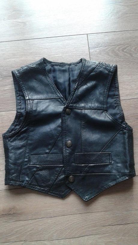 Kožená vesta, 98