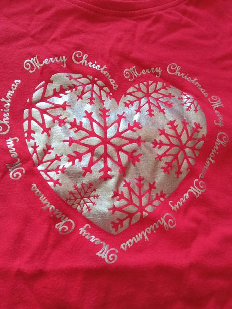 Vianočné tričko so srdcom a vločkami, 134