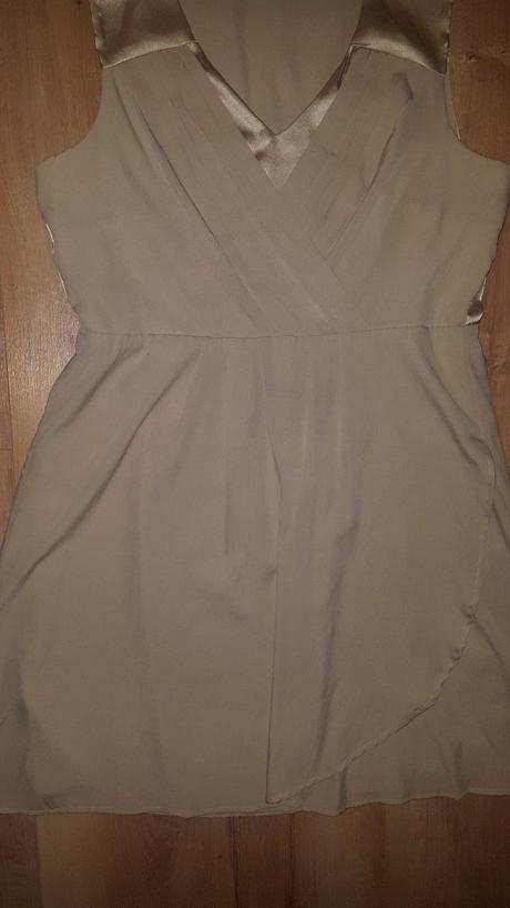 Béžové šaty, 42
