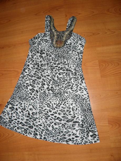 Pekné letné šaty, aj pre tehulku možu byť, s