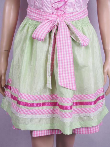 Kvalitný dámsky kroj, s