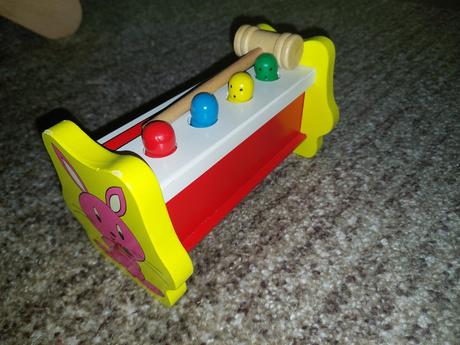 Retro hračka s kladivkom,