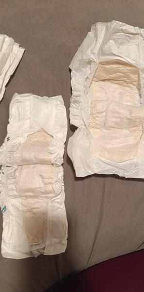 Sú zafarbené plienky z DM normálne?