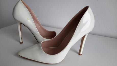 Biele lesklé lodičky, 38