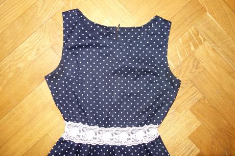 Bodkované šaty, 36