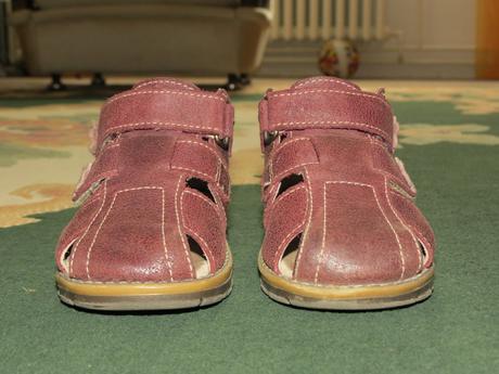 Pegres malo nosené sandálky, 22