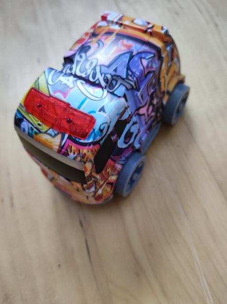 Auto na zotrvačnosť.,